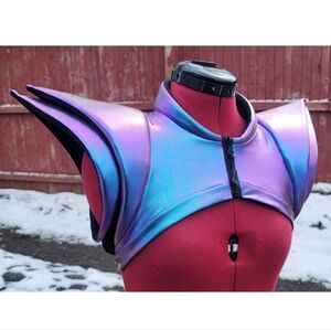 LS7 Oil Slick/Black Double-Fin Shrug. Size M